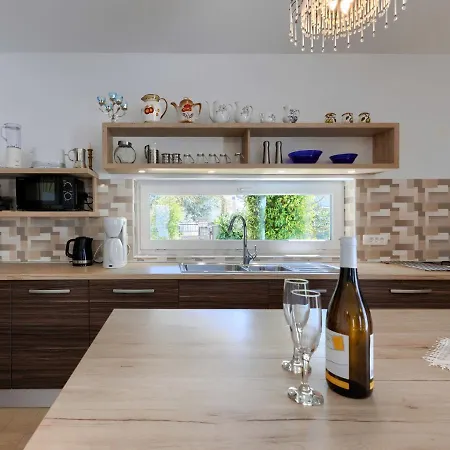 Sosi By Interhome Vikendica